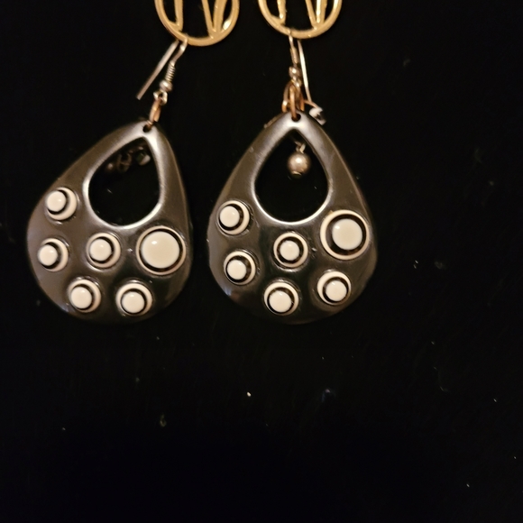 Black & White Contemporary Jewelry Set - Picture 3 of 4